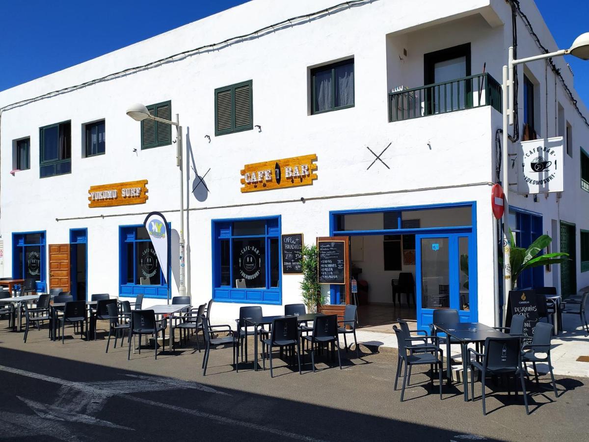 Surf House Famara Yokomosurf Hostel Bagian luar foto